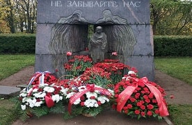 Возложение цветов к памятнику узникам фашистских концлагерей в Красном Селе